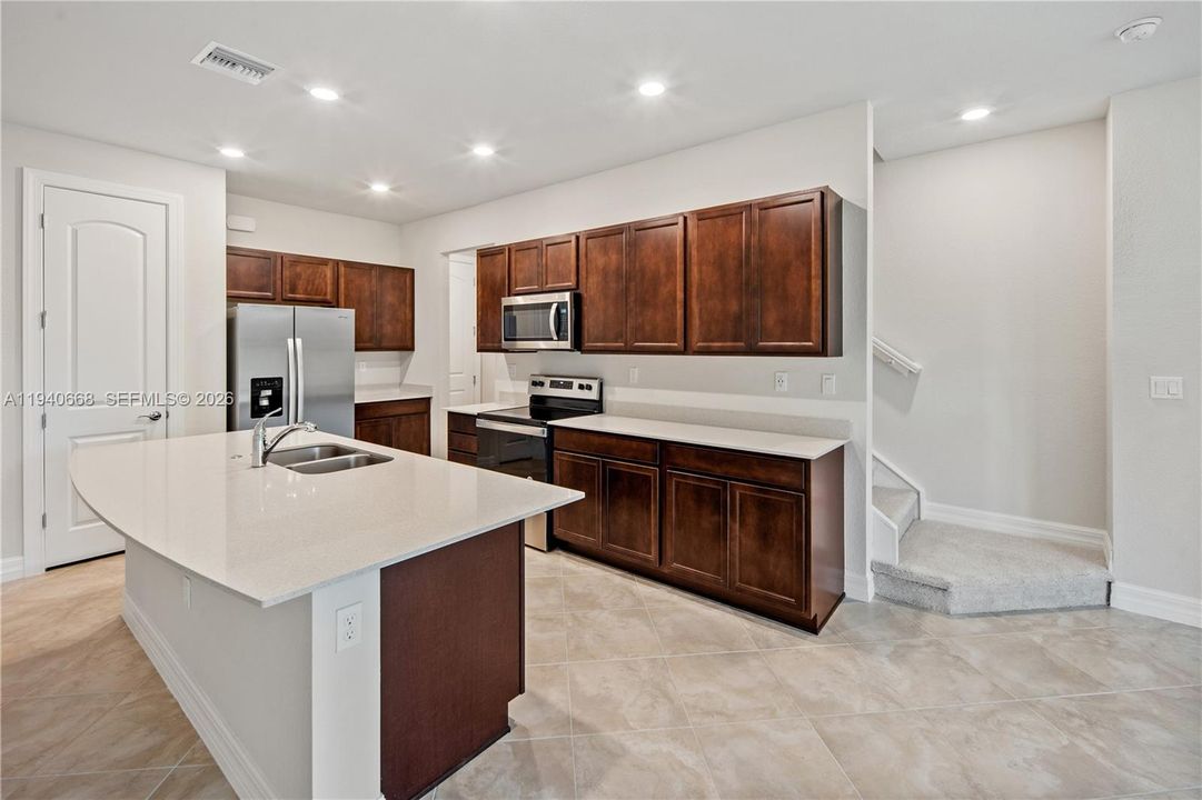 На продажу: $619,000 (3 спален, 2 ванн, 1754 Квадратных фут)