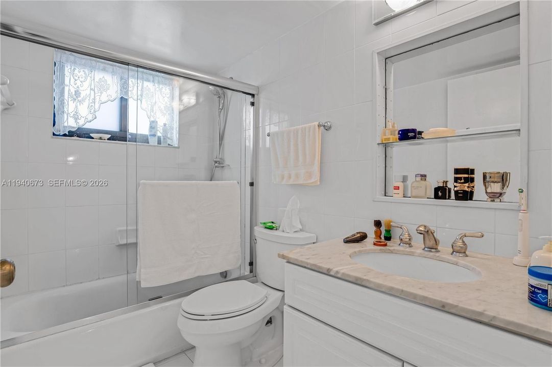 На продажу: $399,000 (2 спален, 2 ванн, 1175 Квадратных фут)