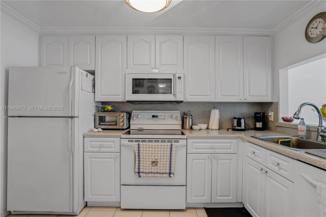 На продажу: $399,000 (2 спален, 2 ванн, 1175 Квадратных фут)