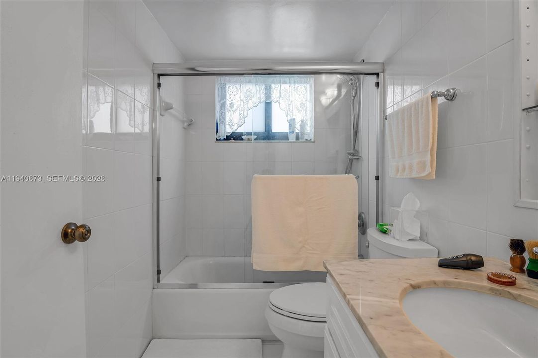 На продажу: $399,000 (2 спален, 2 ванн, 1175 Квадратных фут)