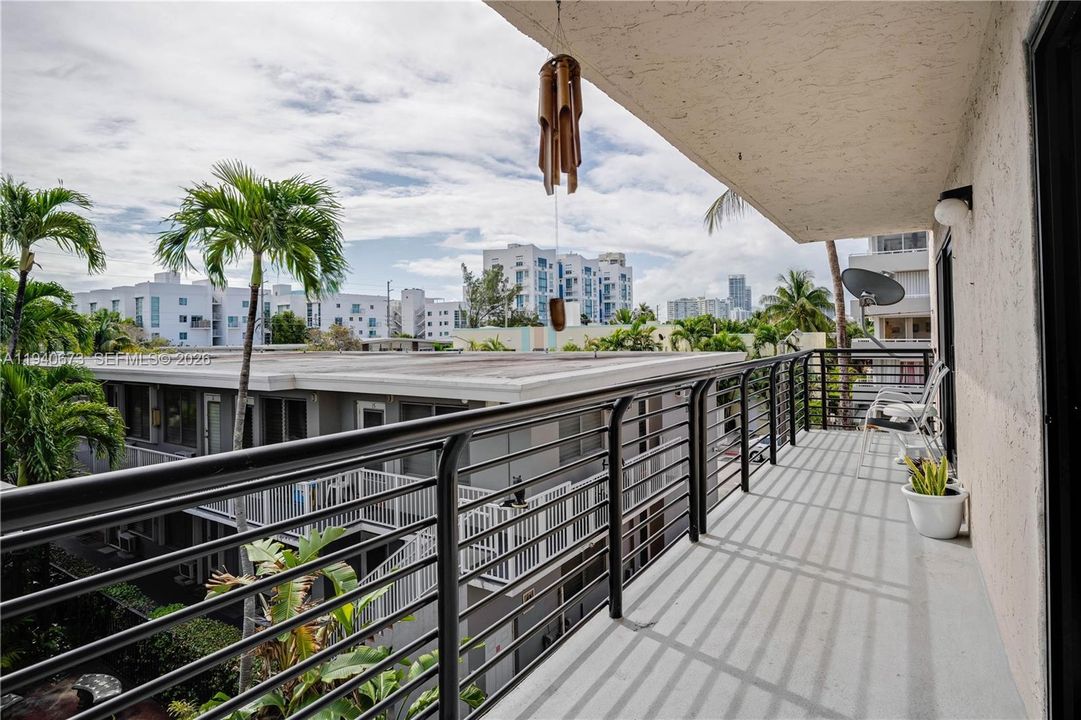 На продажу: $399,000 (2 спален, 2 ванн, 1175 Квадратных фут)