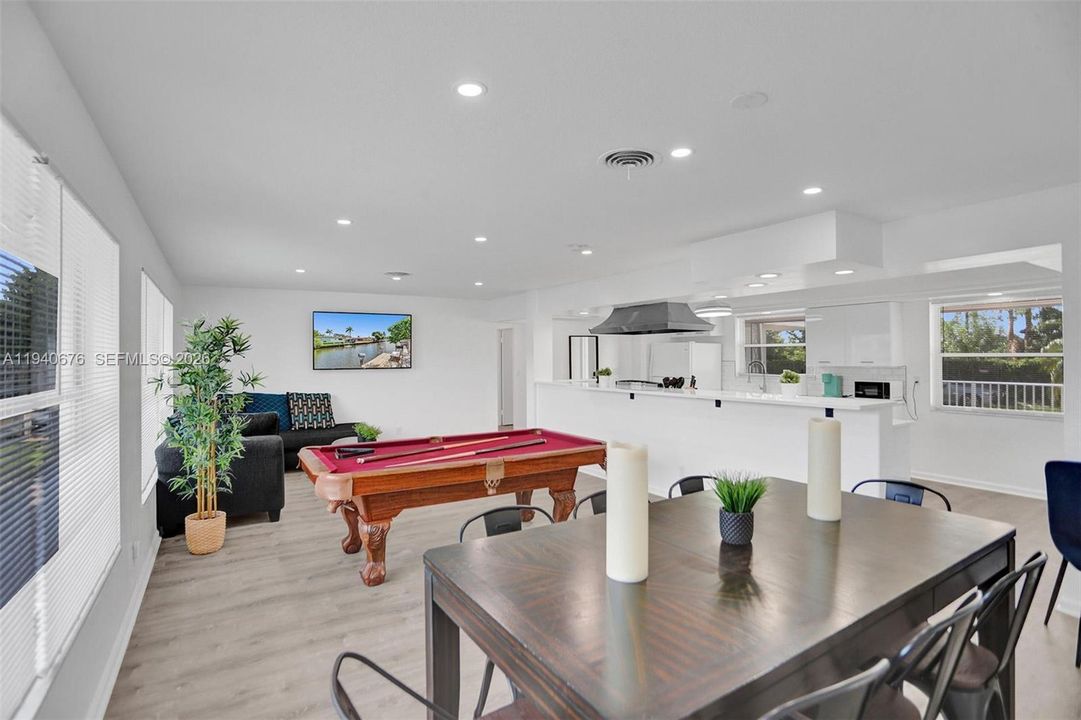 待售: $875,000 (5 贝兹, 3 浴室, 2242 平方英尺)