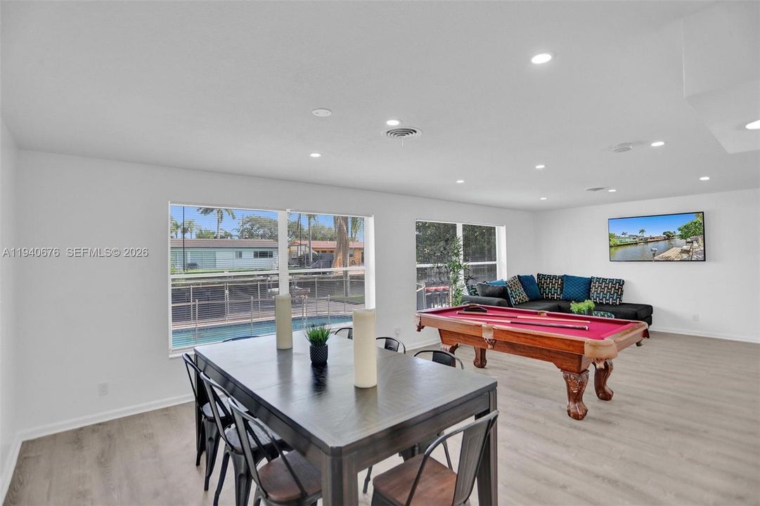 待售: $875,000 (5 贝兹, 3 浴室, 2242 平方英尺)