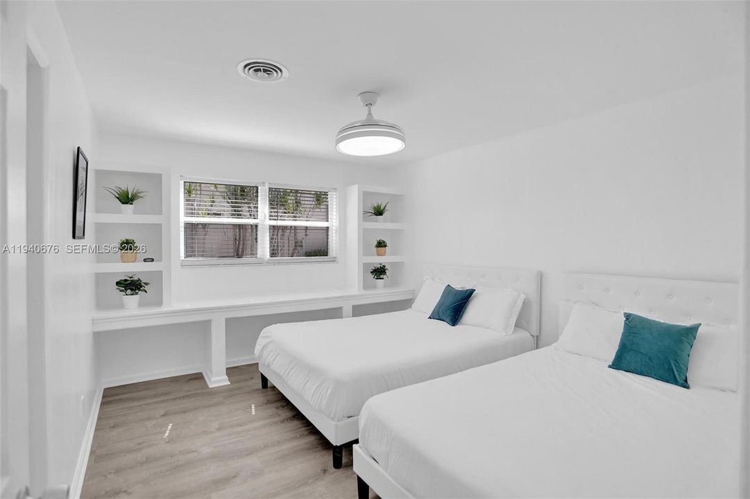 待售: $875,000 (5 贝兹, 3 浴室, 2242 平方英尺)