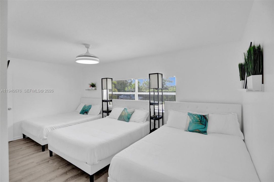 待售: $875,000 (5 贝兹, 3 浴室, 2242 平方英尺)