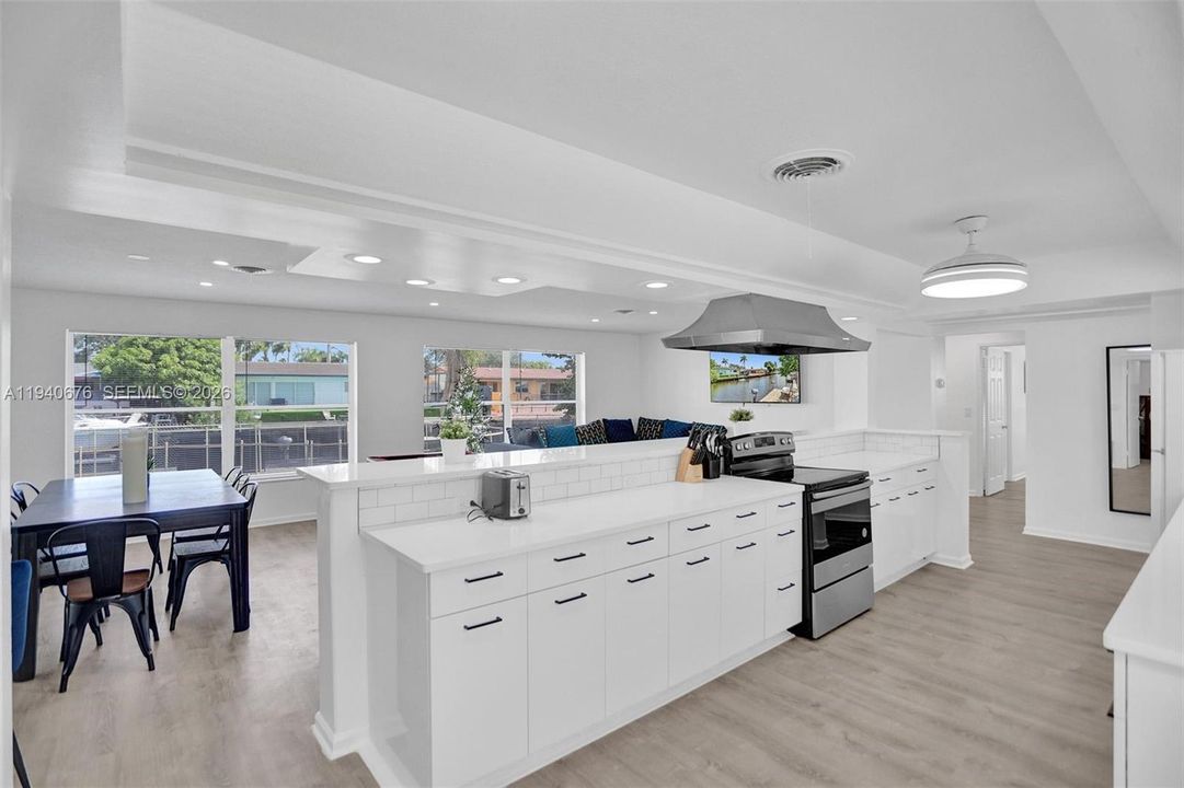 待售: $875,000 (5 贝兹, 3 浴室, 2242 平方英尺)