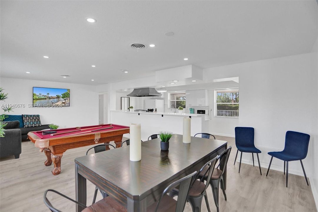 待售: $875,000 (5 贝兹, 3 浴室, 2242 平方英尺)