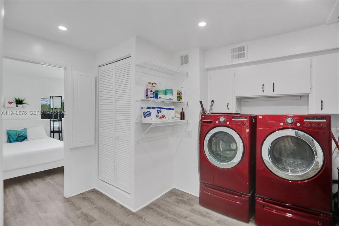 待售: $875,000 (5 贝兹, 3 浴室, 2242 平方英尺)