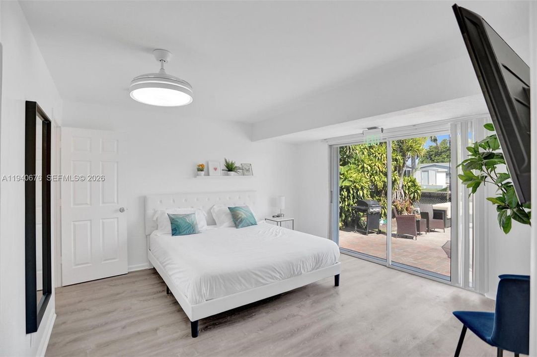 待售: $875,000 (5 贝兹, 3 浴室, 2242 平方英尺)