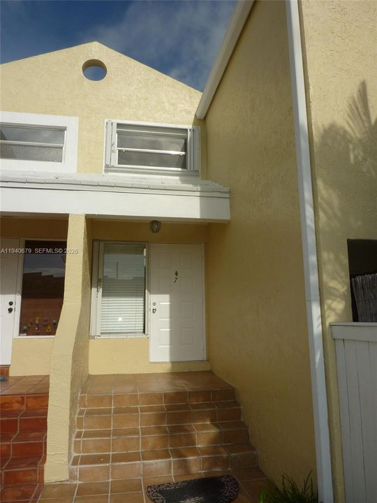 For Rent: $2,750 (2 beds, 2 baths, 1025 Square Feet)