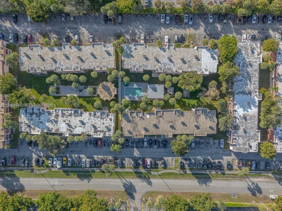 На продажу: $213,500 (2 спален, 2 ванн, 1100 Квадратных фут)