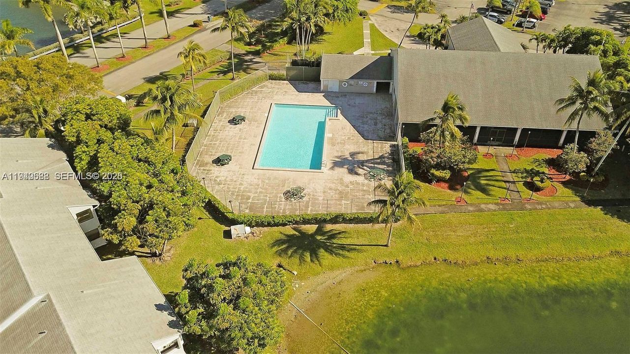 For Sale: $229,900 (2 beds, 2 baths, 970 Square Feet)