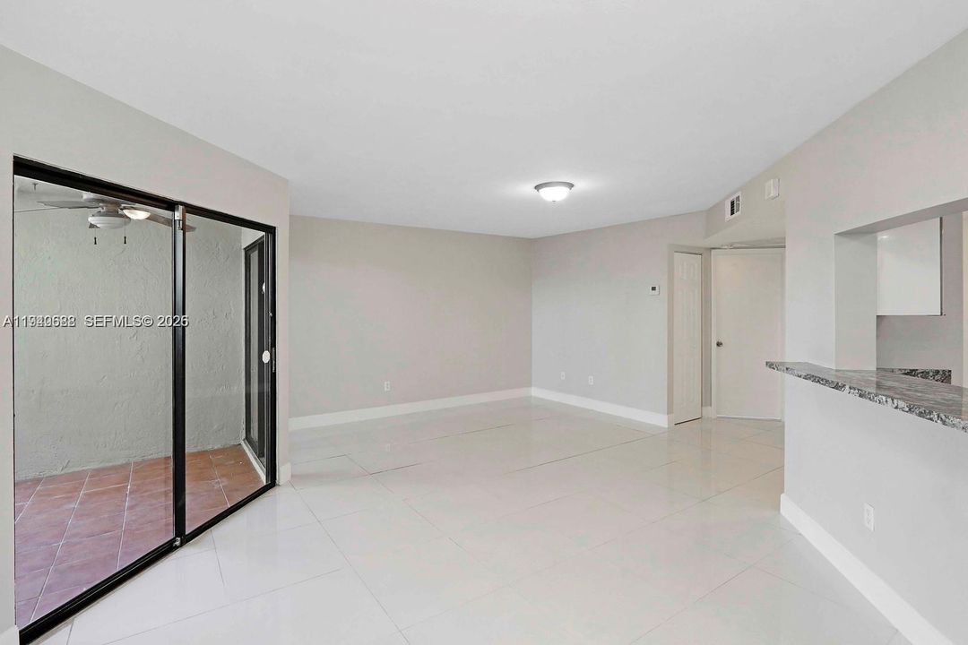 For Sale: $229,900 (2 beds, 2 baths, 970 Square Feet)