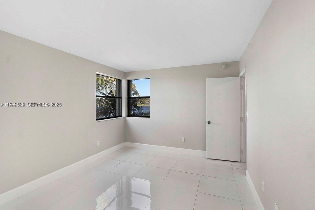 For Sale: $229,900 (2 beds, 2 baths, 970 Square Feet)
