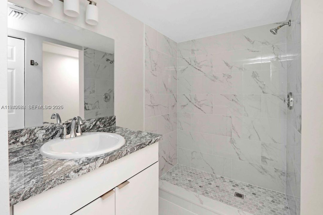 For Sale: $229,900 (2 beds, 2 baths, 970 Square Feet)