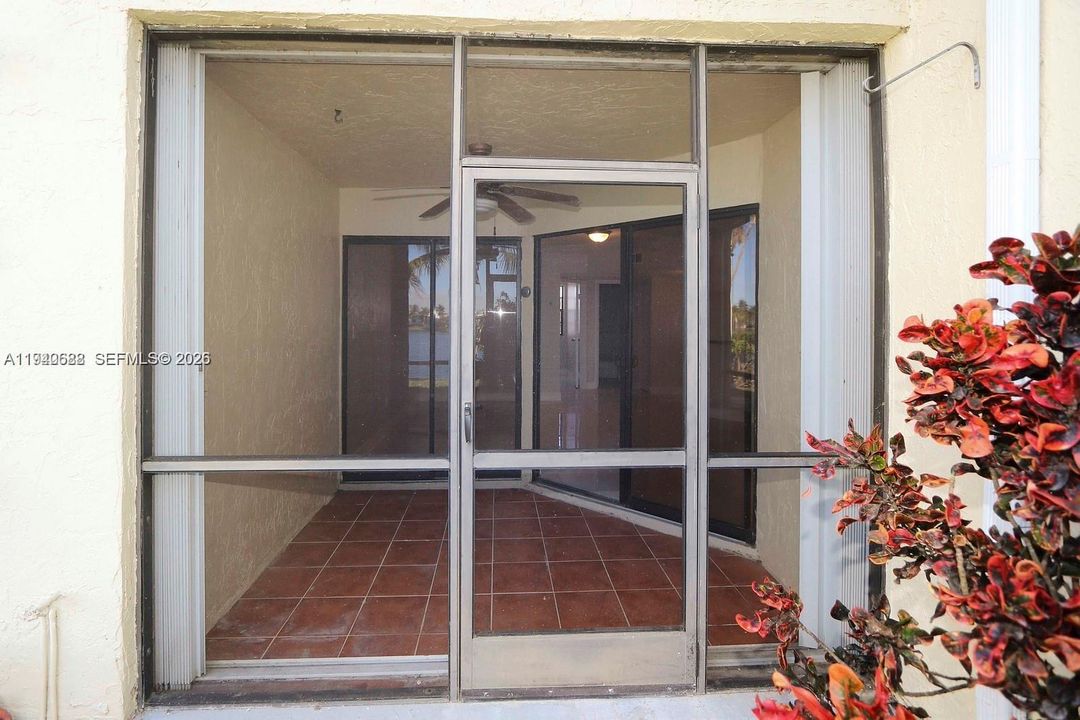 For Sale: $229,900 (2 beds, 2 baths, 970 Square Feet)