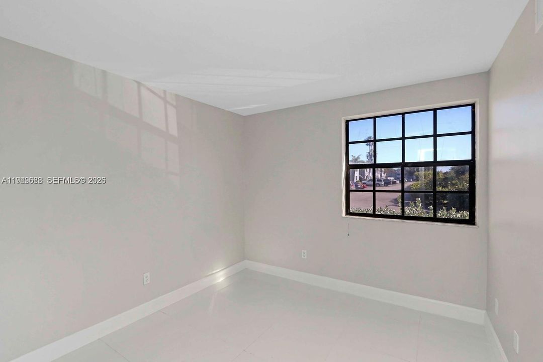 For Sale: $229,900 (2 beds, 2 baths, 970 Square Feet)