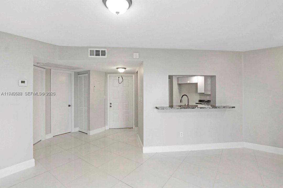 For Sale: $229,900 (2 beds, 2 baths, 970 Square Feet)