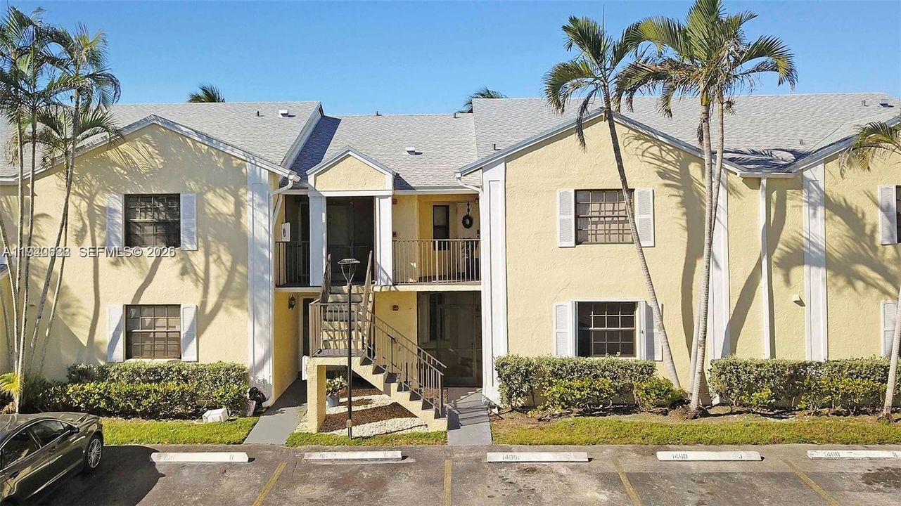 For Sale: $229,900 (2 beds, 2 baths, 970 Square Feet)