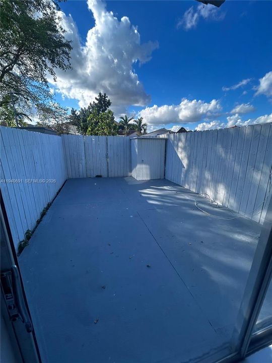 For Rent: $2,500 (2 beds, 1 baths, 1208 Square Feet)