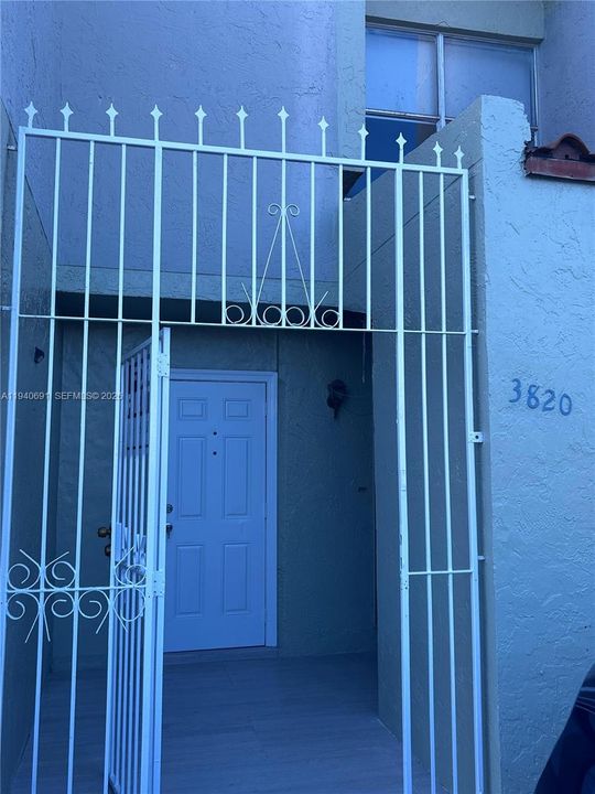 For Rent: $2,500 (2 beds, 1 baths, 1208 Square Feet)