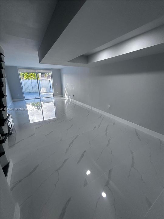 For Rent: $2,500 (2 beds, 1 baths, 1208 Square Feet)