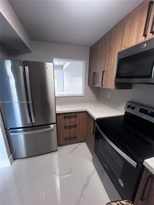 For Rent: $2,500 (2 beds, 1 baths, 1208 Square Feet)