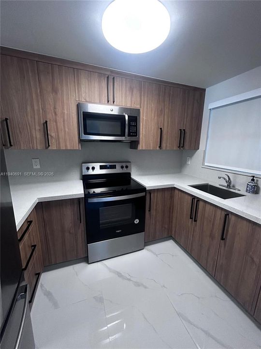 For Rent: $2,500 (2 beds, 1 baths, 1208 Square Feet)