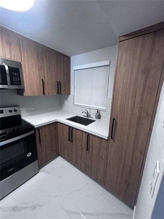 For Rent: $2,500 (2 beds, 1 baths, 1208 Square Feet)