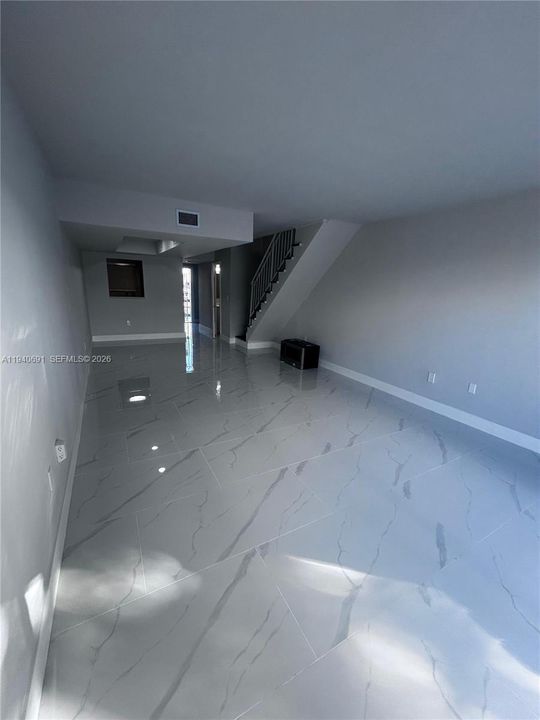 For Rent: $2,500 (2 beds, 1 baths, 1208 Square Feet)