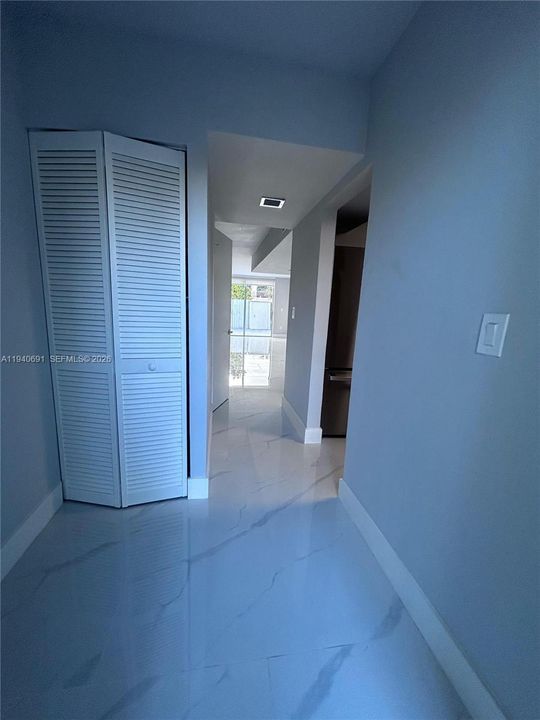 For Rent: $2,500 (2 beds, 1 baths, 1208 Square Feet)