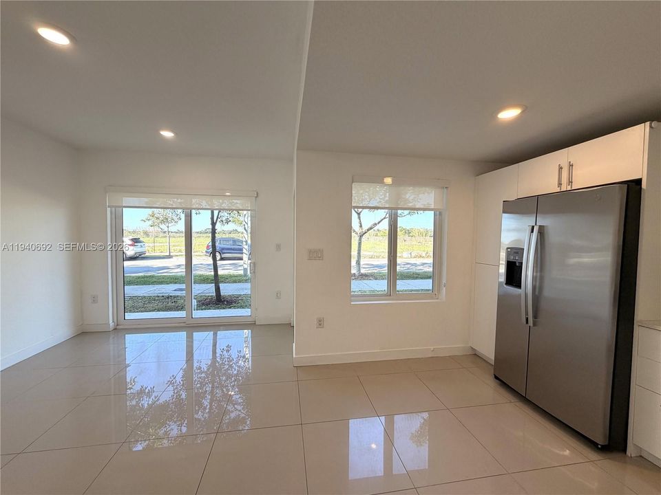 В аренду: $2,650 (4 спален, 3 ванн, 1398 Квадратных фут)