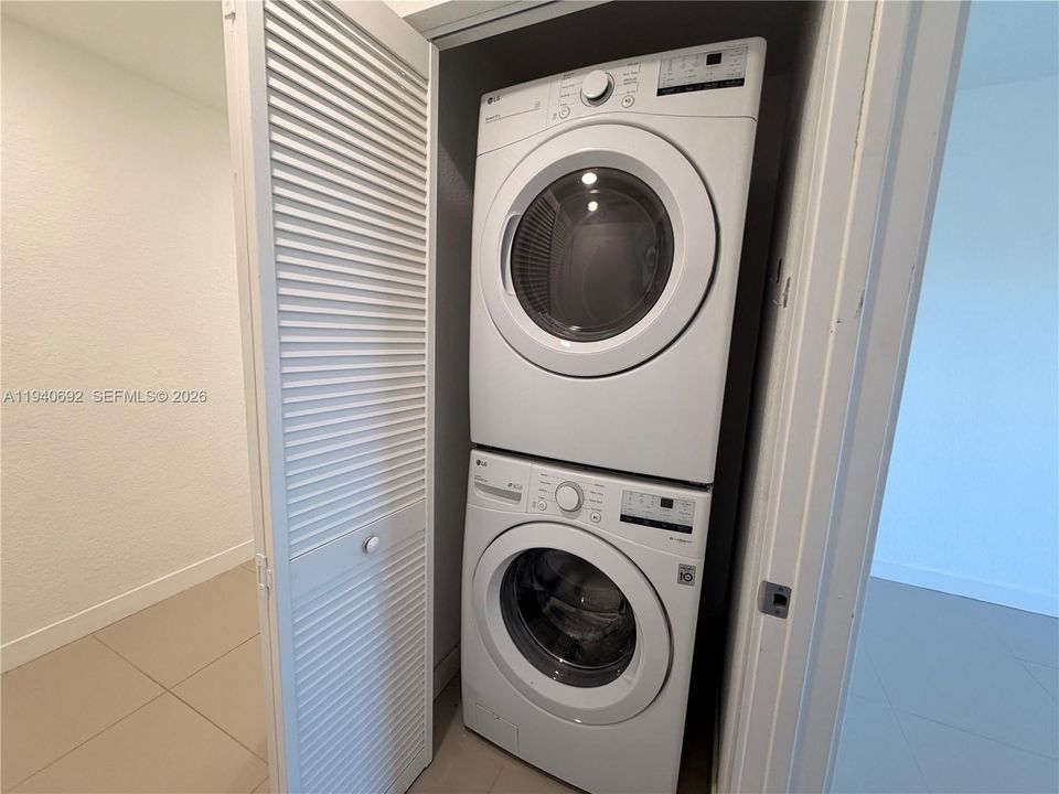 В аренду: $2,650 (4 спален, 3 ванн, 1398 Квадратных фут)