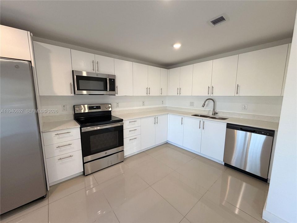 В аренду: $2,650 (4 спален, 3 ванн, 1398 Квадратных фут)