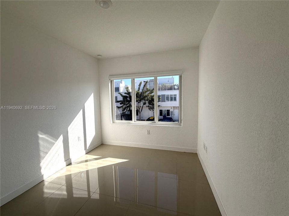 В аренду: $2,650 (4 спален, 3 ванн, 1398 Квадратных фут)