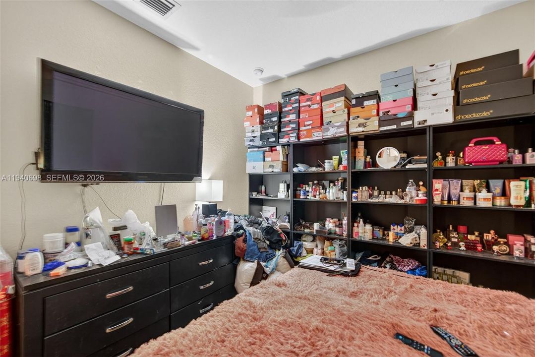 待售: $459,000 (5 贝兹, 2 浴室, 2693 平方英尺)