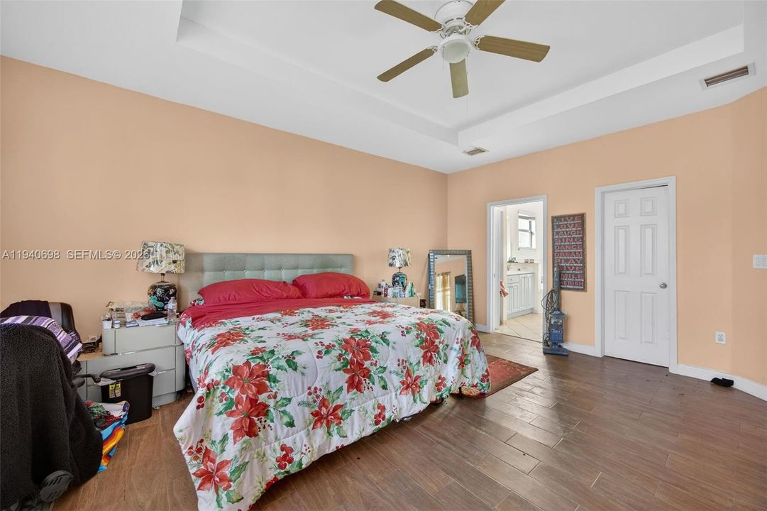 待售: $459,000 (5 贝兹, 2 浴室, 2693 平方英尺)