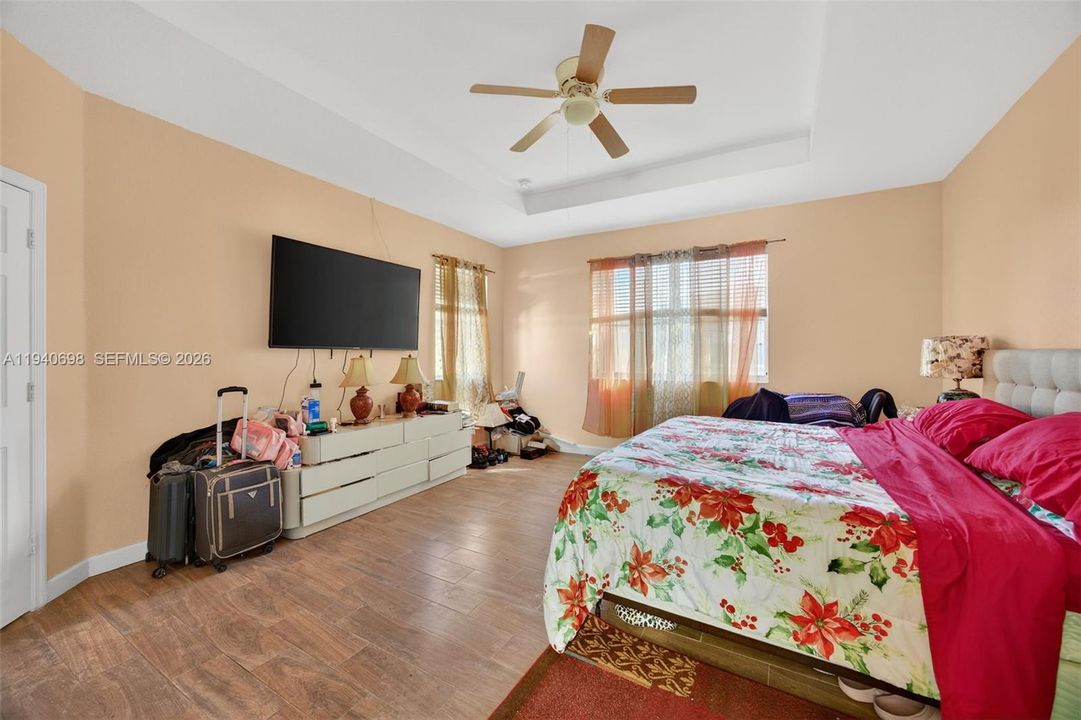 待售: $459,000 (5 贝兹, 2 浴室, 2693 平方英尺)