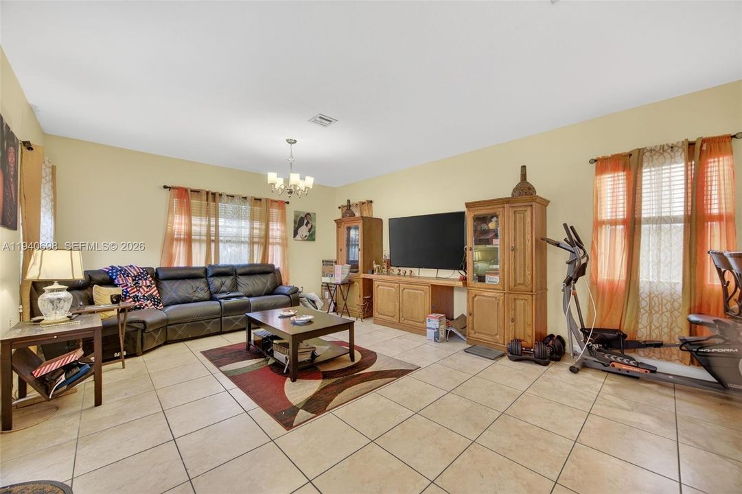 待售: $459,000 (5 贝兹, 2 浴室, 2693 平方英尺)