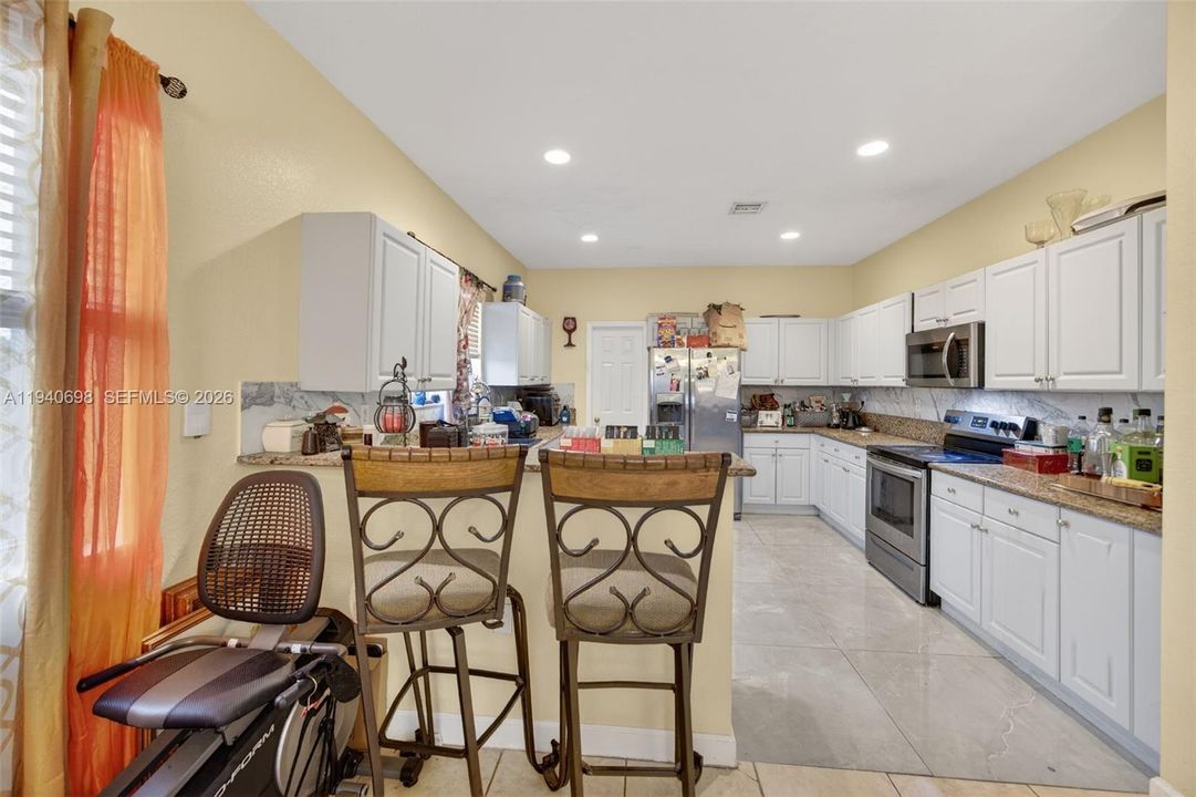 待售: $459,000 (5 贝兹, 2 浴室, 2693 平方英尺)