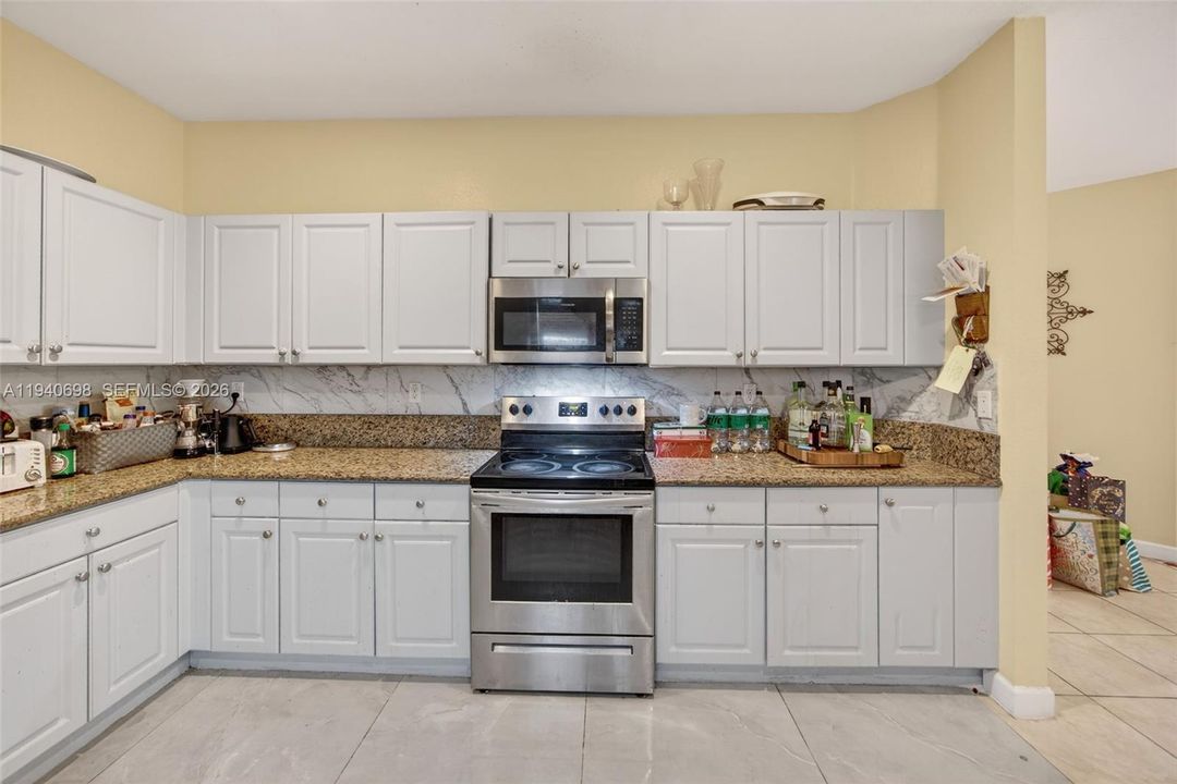 待售: $459,000 (5 贝兹, 2 浴室, 2693 平方英尺)