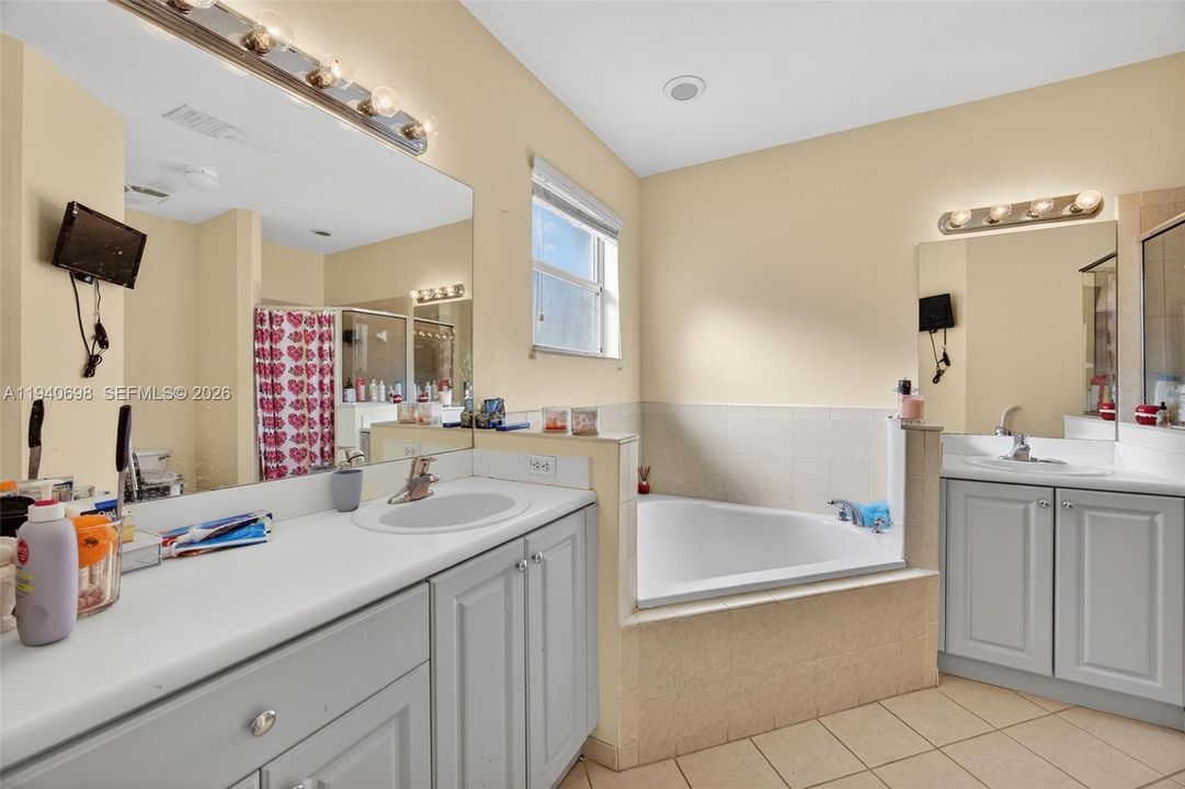 待售: $459,000 (5 贝兹, 2 浴室, 2693 平方英尺)