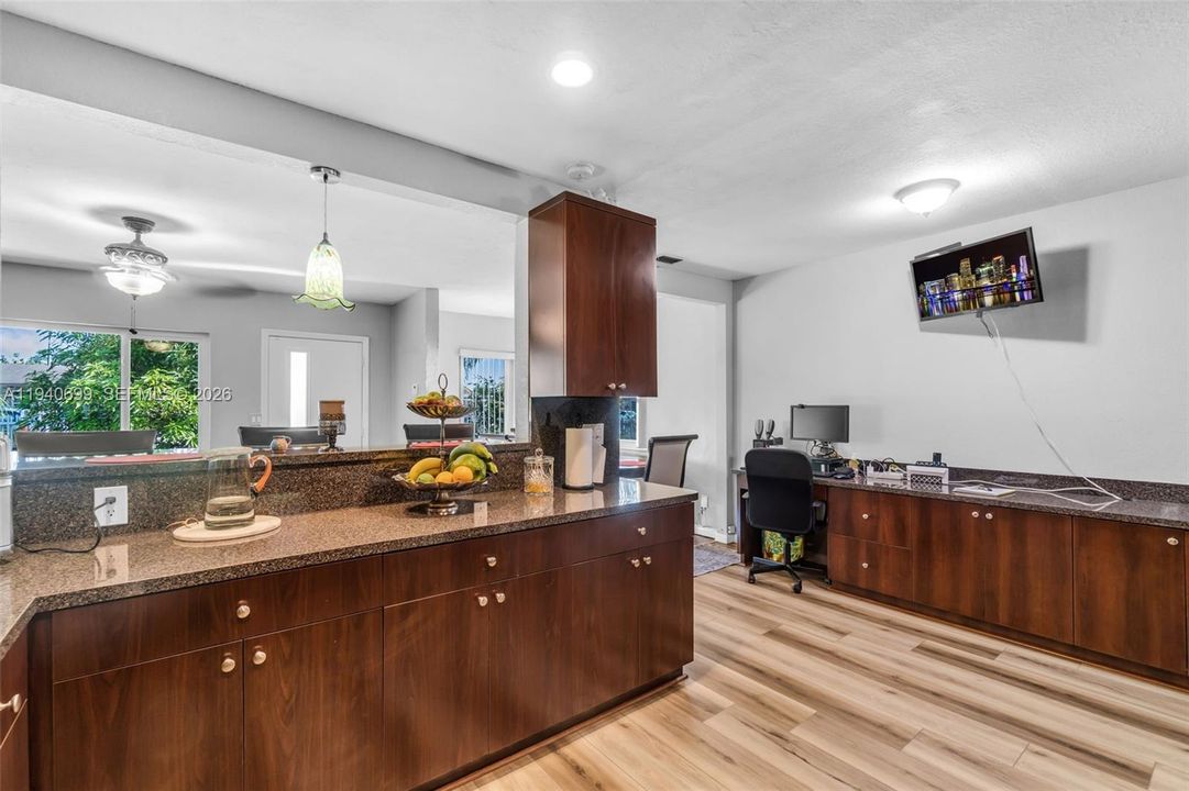 待售: $499,000 (3 贝兹, 2 浴室, 1080 平方英尺)