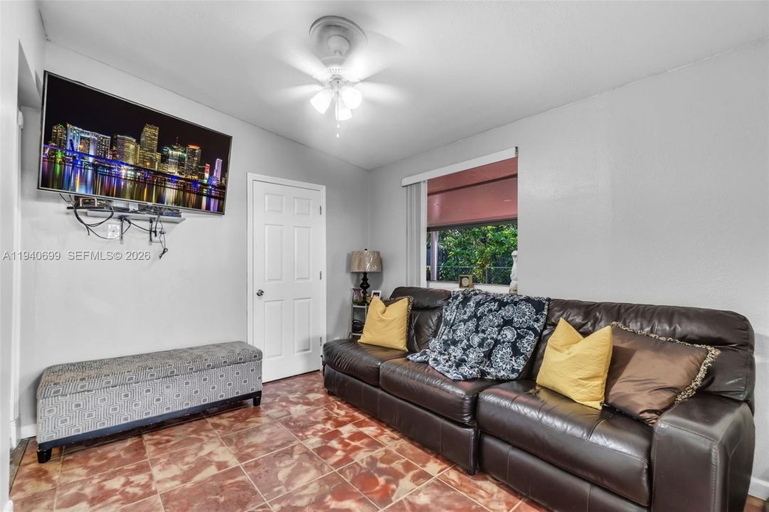 待售: $499,000 (3 贝兹, 2 浴室, 1080 平方英尺)