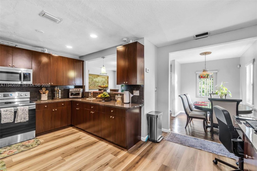 待售: $499,000 (3 贝兹, 2 浴室, 1080 平方英尺)