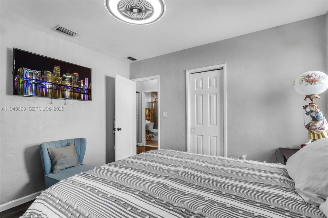 待售: $499,000 (3 贝兹, 2 浴室, 1080 平方英尺)