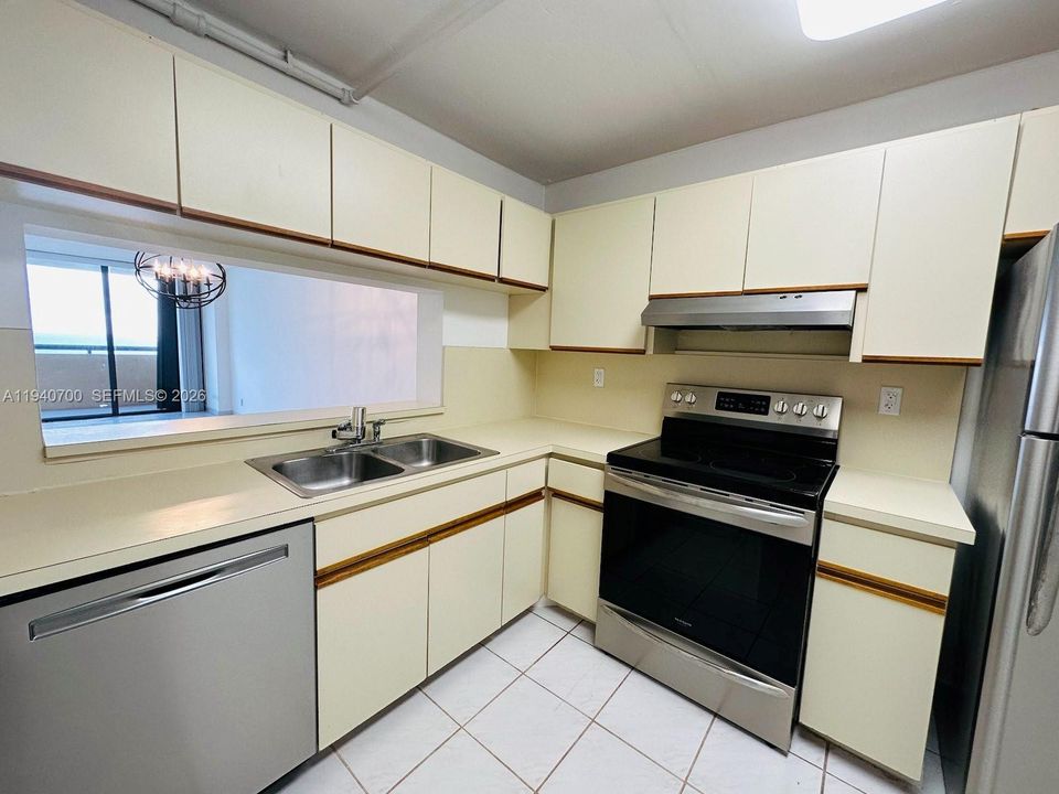 For Rent: $3,950 (1 beds, 1 baths, 861 Square Feet)