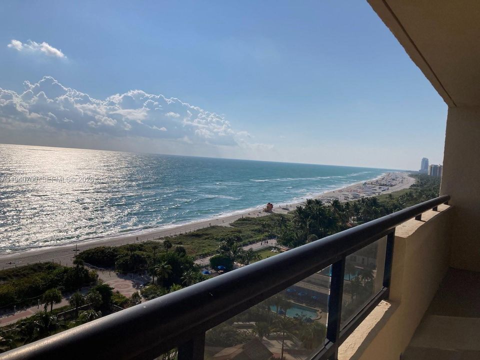 For Rent: $3,950 (1 beds, 1 baths, 861 Square Feet)