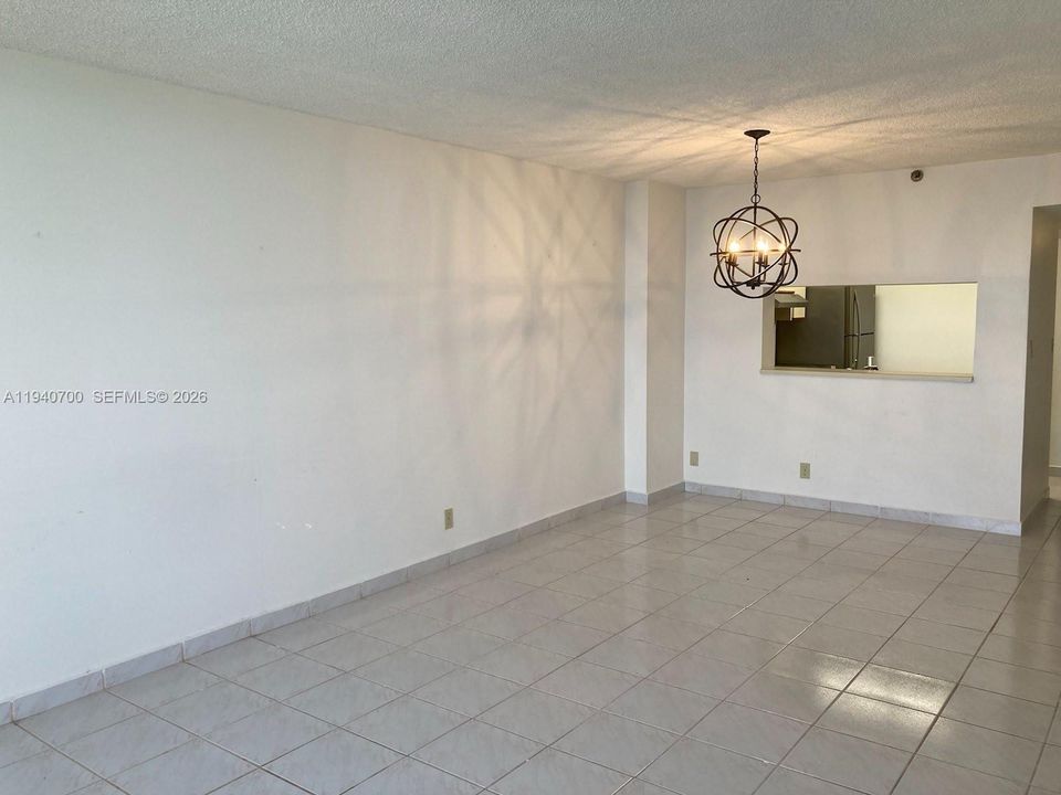 For Rent: $3,950 (1 beds, 1 baths, 861 Square Feet)