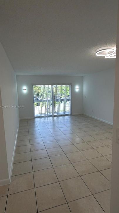 Недавно арендовано: $1,995 (2 спален, 1 ванн, 804 Квадратных фут)